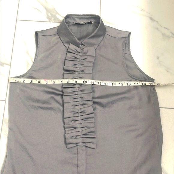 Gray Sleeveless Blouse with Pleated Front and Dress Shirt Collar Size 4 - Picture 7 of 9